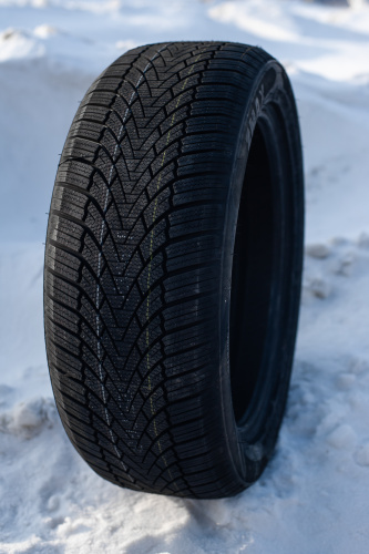 фото протектора и шины WINTERHAWKE I Шина ZMAX WINTERHAWKE I 235/55 R20 105H