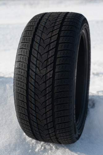 фото протектора и шины WINTERHAWKE II Шина ZMAX WINTERHAWKE II 255/50 R20 109H