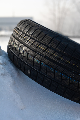 фото протектора и шины ICEPIONEER 868 Шина ZMAX ICEPIONEER 868 235/45 R18 98H