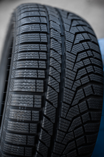 фото протектора и шины Ice Blazer Alpine EVO Шина Sailun Ice Blazer Alpine Evo 1 245/40 R18 97V